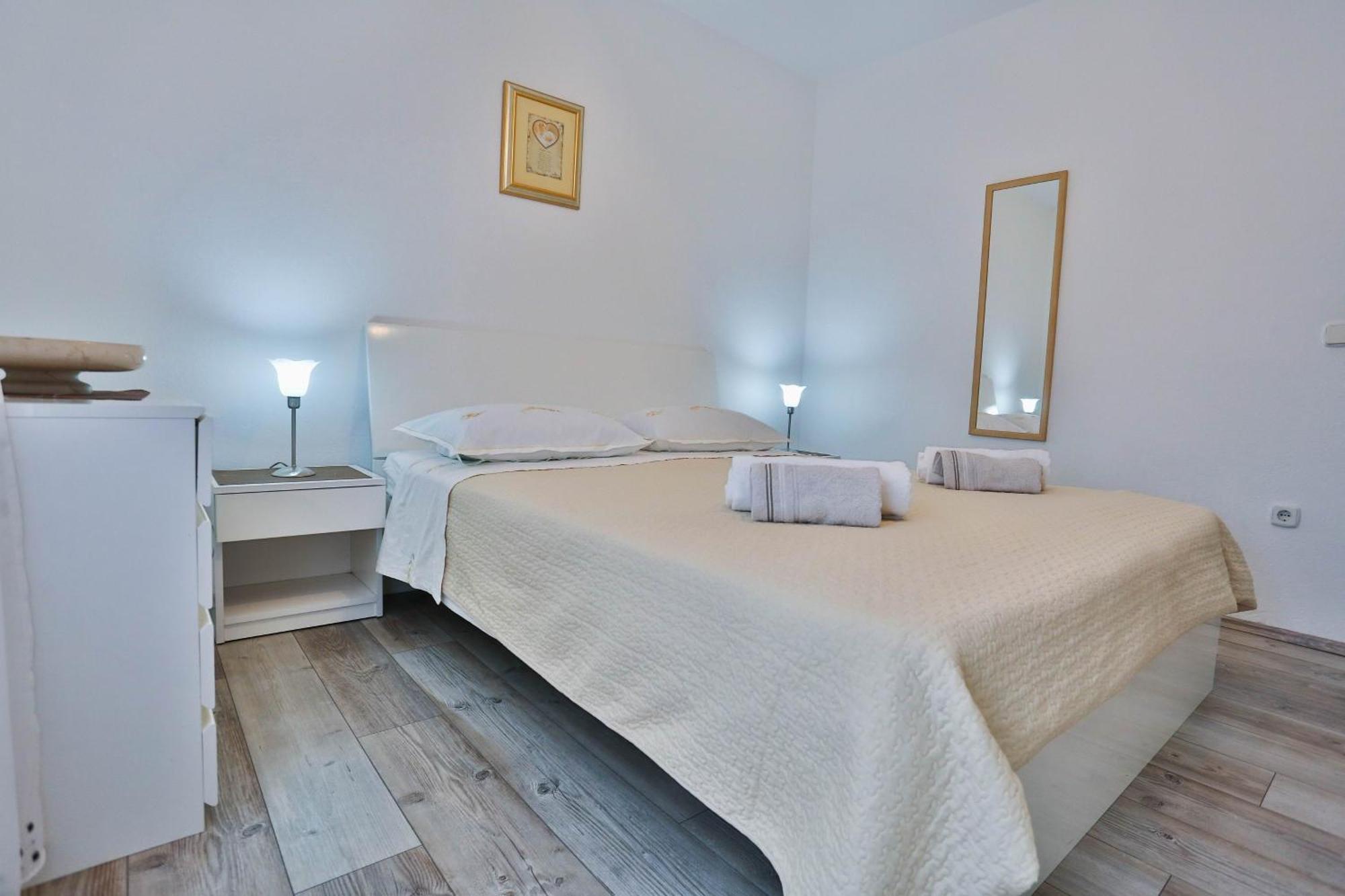 Apartments With A Parking Space Sutivan, Brac - 752 部屋 写真