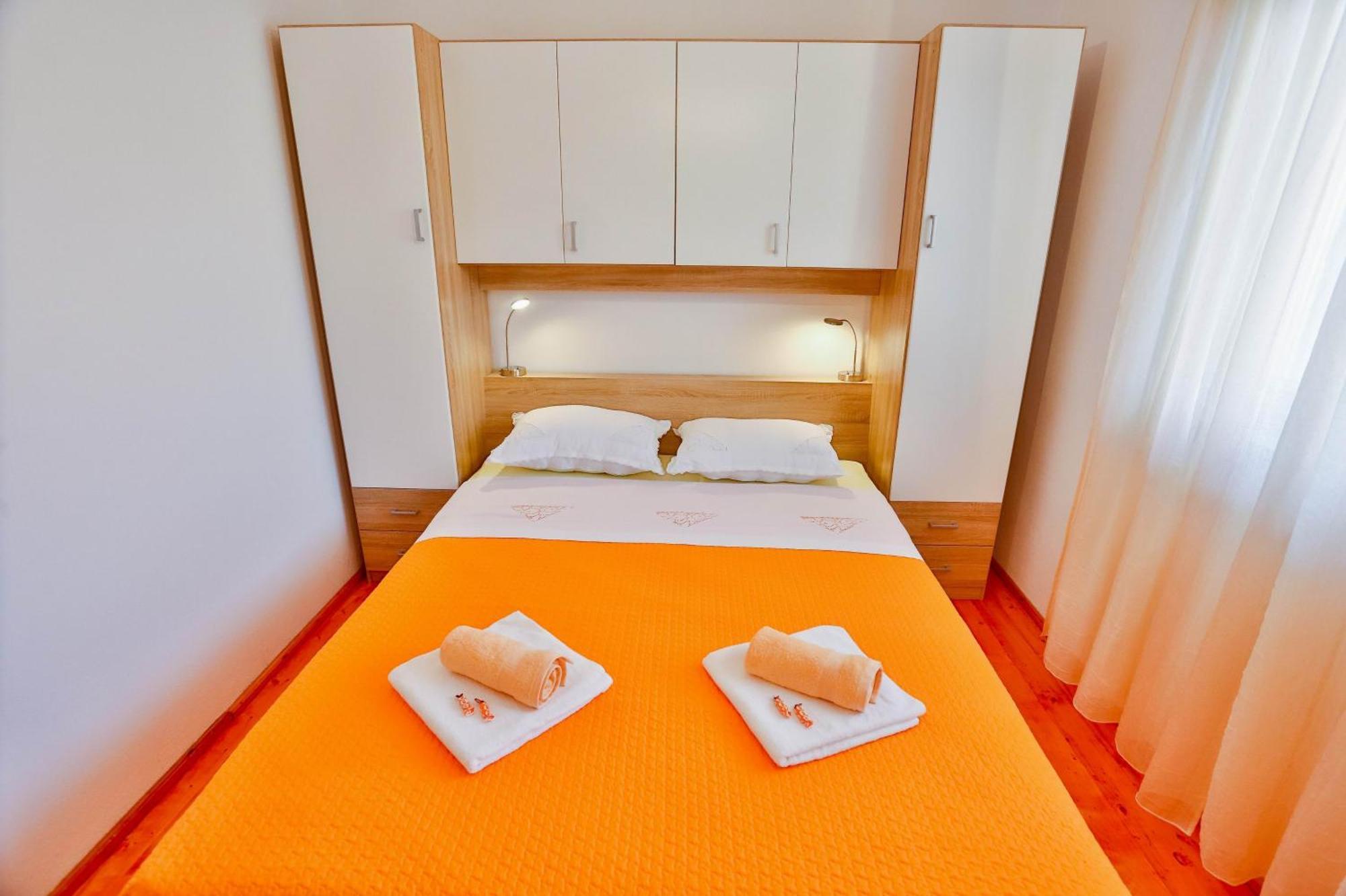 Apartments With A Parking Space Sutivan, Brac - 752 部屋 写真